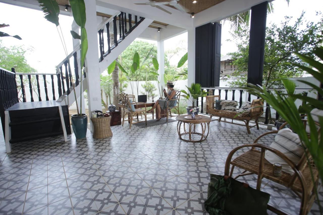 Hotel The Colonial Puerto Princesa Exterior foto